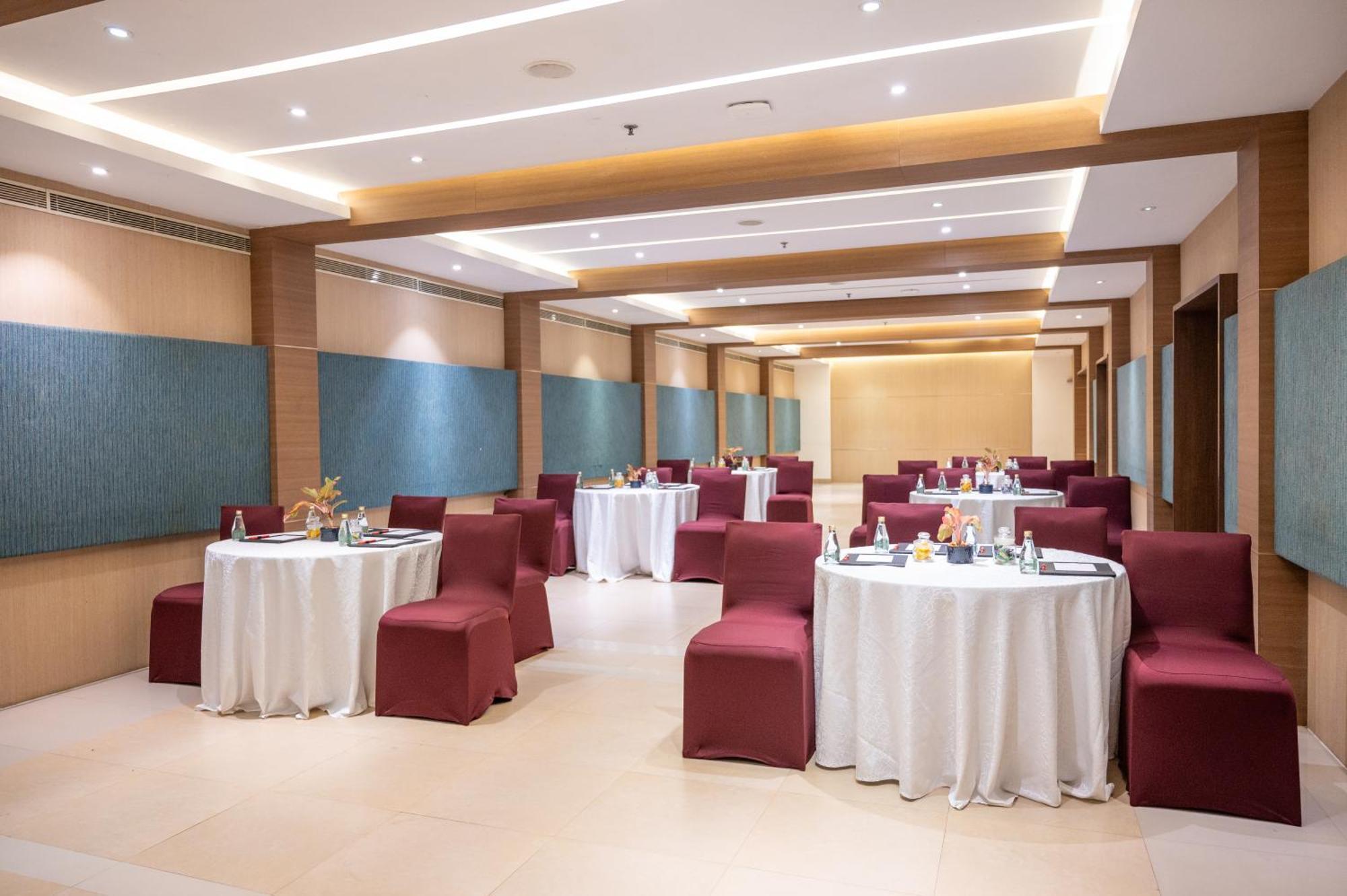 Grand Kakinada by GRT Hotels Bagian luar foto