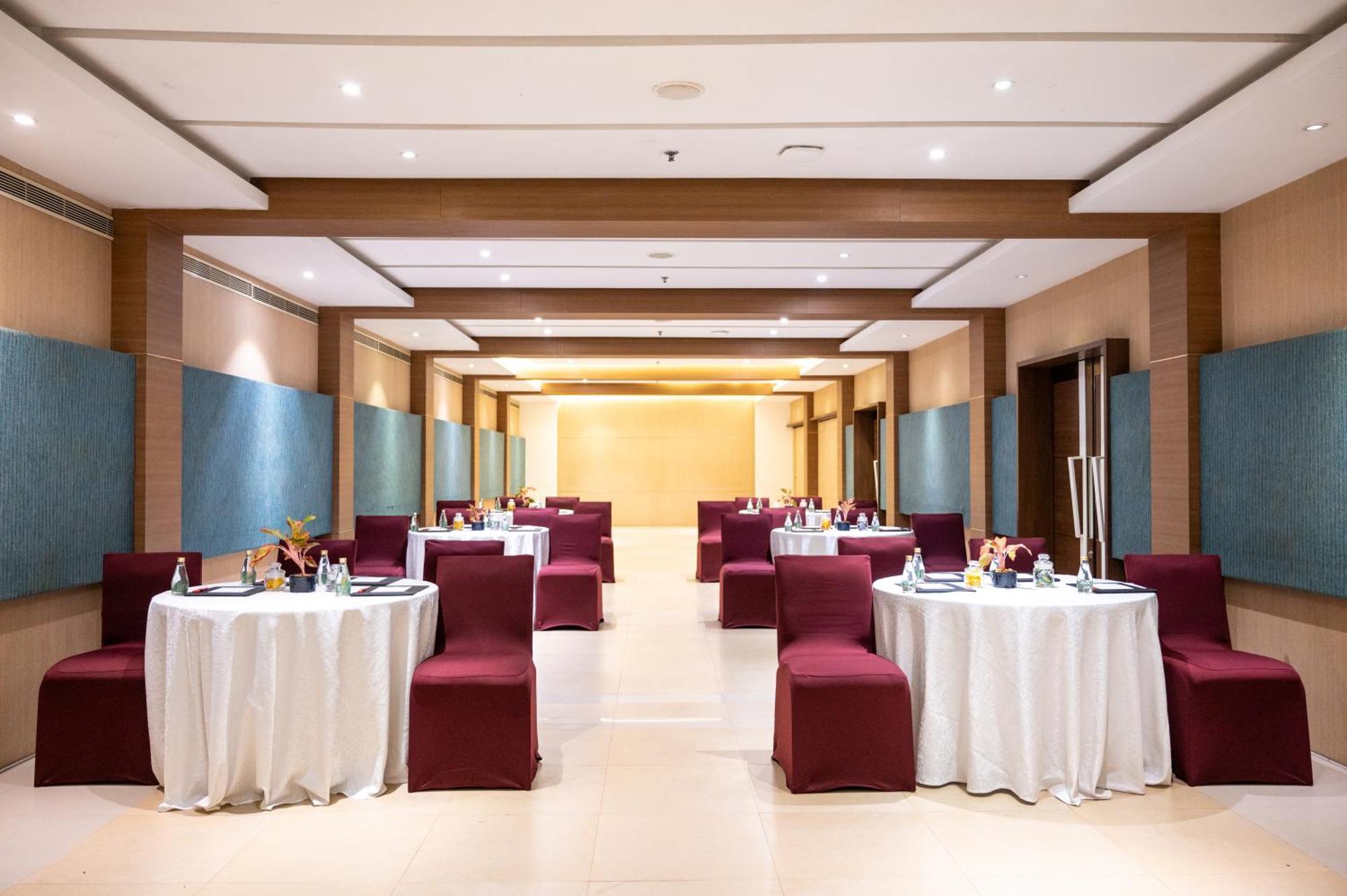 Grand Kakinada by GRT Hotels Bagian luar foto