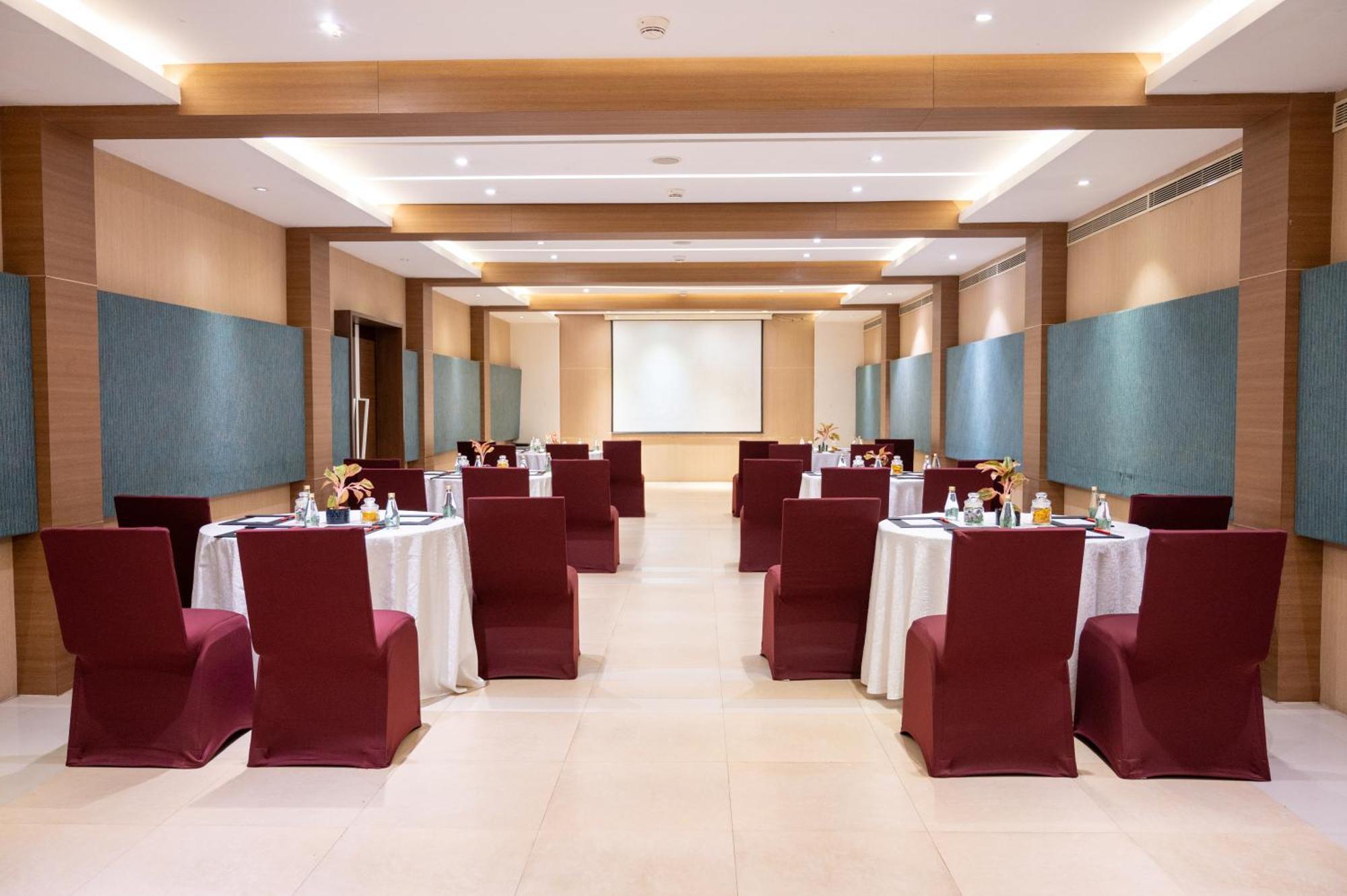 Grand Kakinada by GRT Hotels Bagian luar foto