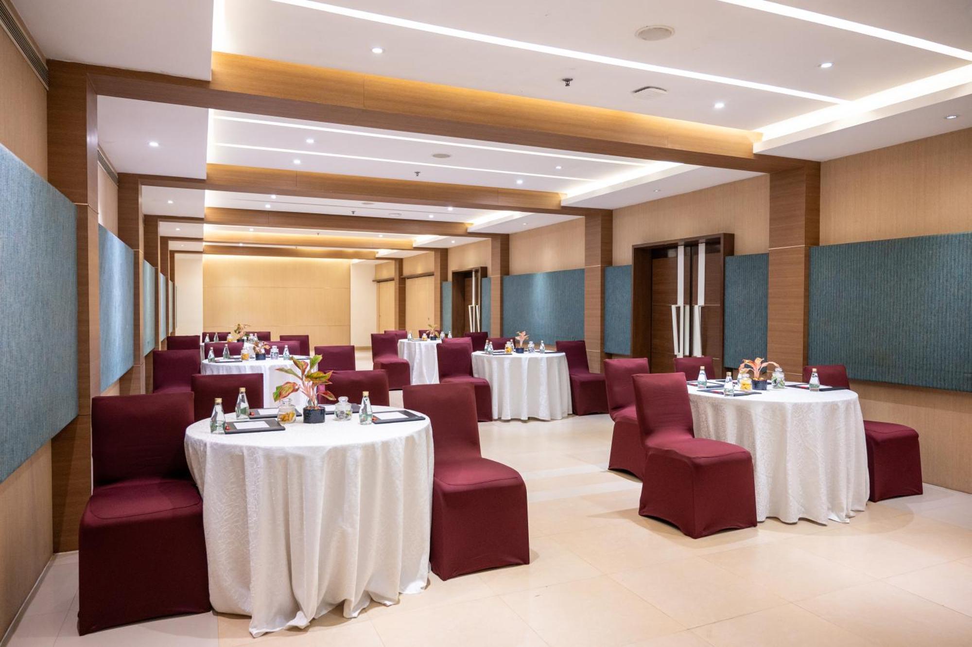 Grand Kakinada by GRT Hotels Bagian luar foto