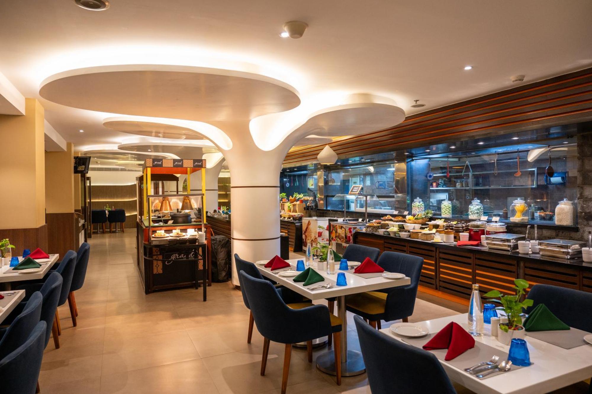 Grand Kakinada by GRT Hotels Bagian luar foto