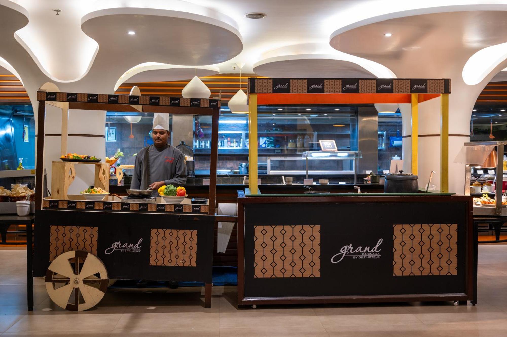 Grand Kakinada by GRT Hotels Bagian luar foto