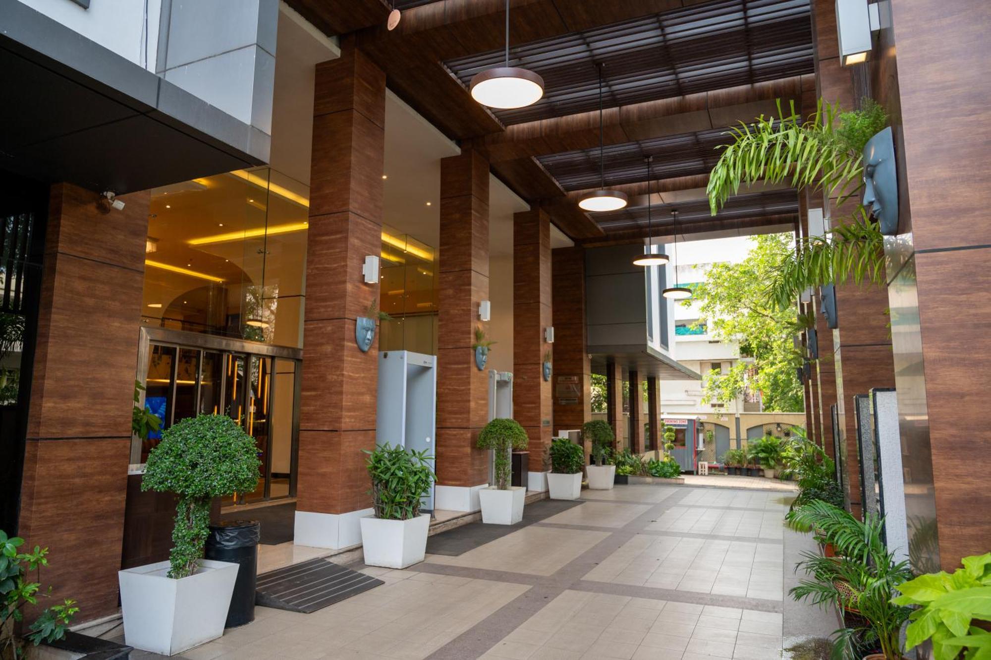 Grand Kakinada by GRT Hotels Bagian luar foto
