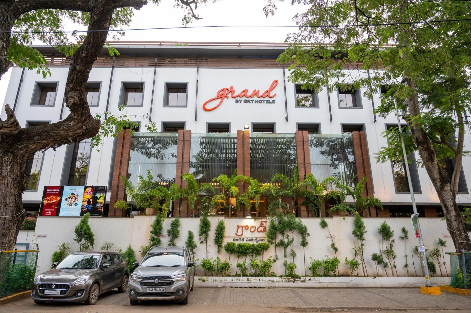 Grand Kakinada by GRT Hotels Bagian luar foto