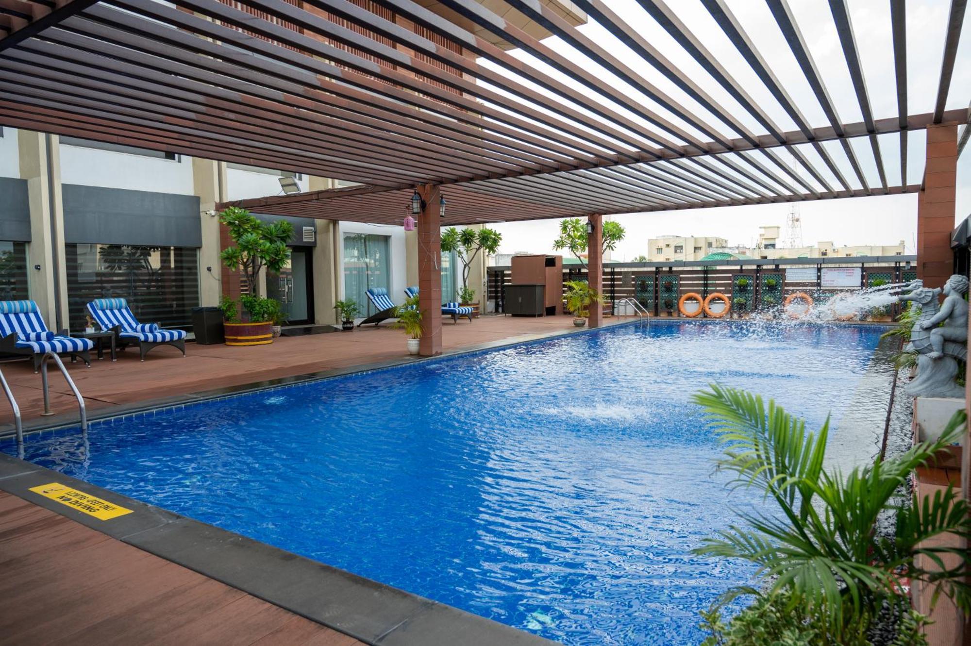Grand Kakinada by GRT Hotels Bagian luar foto