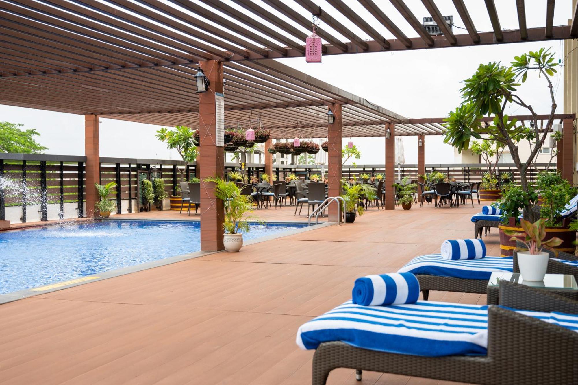 Grand Kakinada by GRT Hotels Bagian luar foto