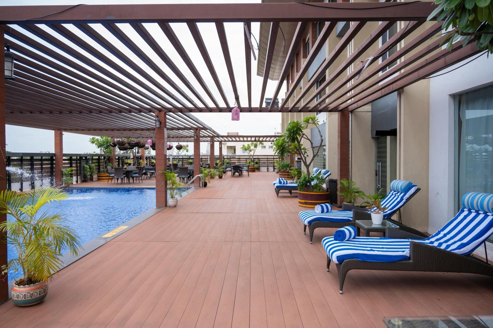 Grand Kakinada by GRT Hotels Bagian luar foto