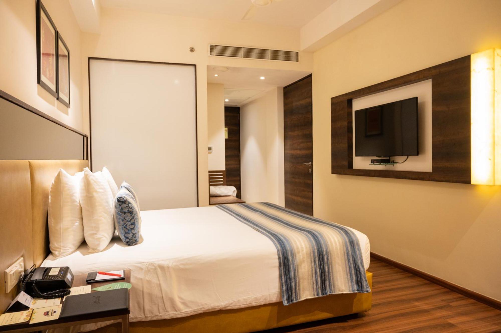 Grand Kakinada by GRT Hotels Bagian luar foto